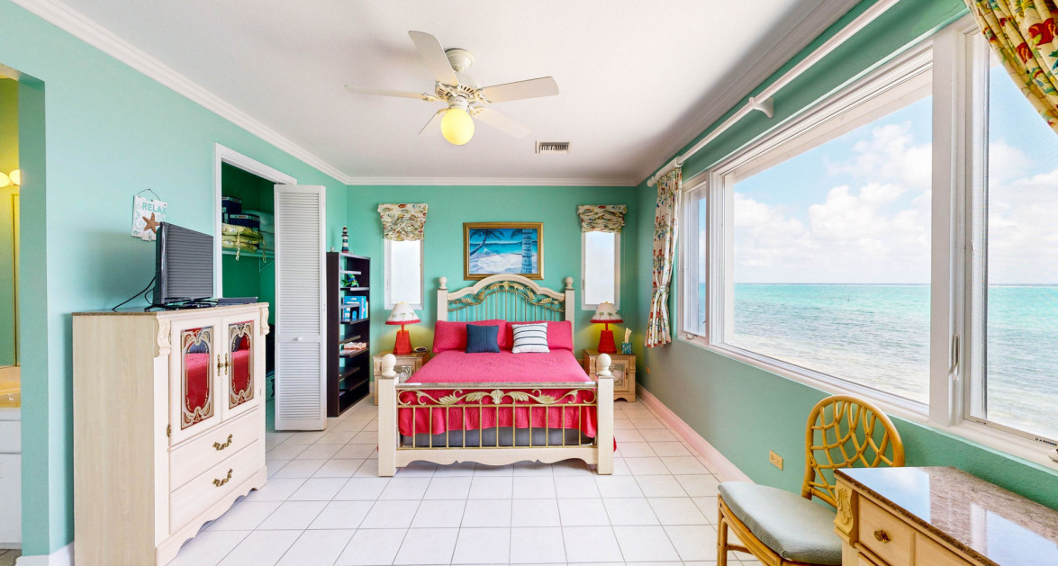 Beachfront Retreat with Pool and Stunning Views - Image 10