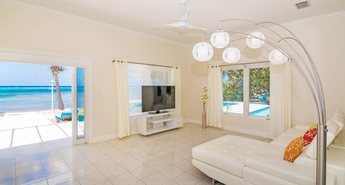 Beachfront Single-Level South Sound Home - Image 7