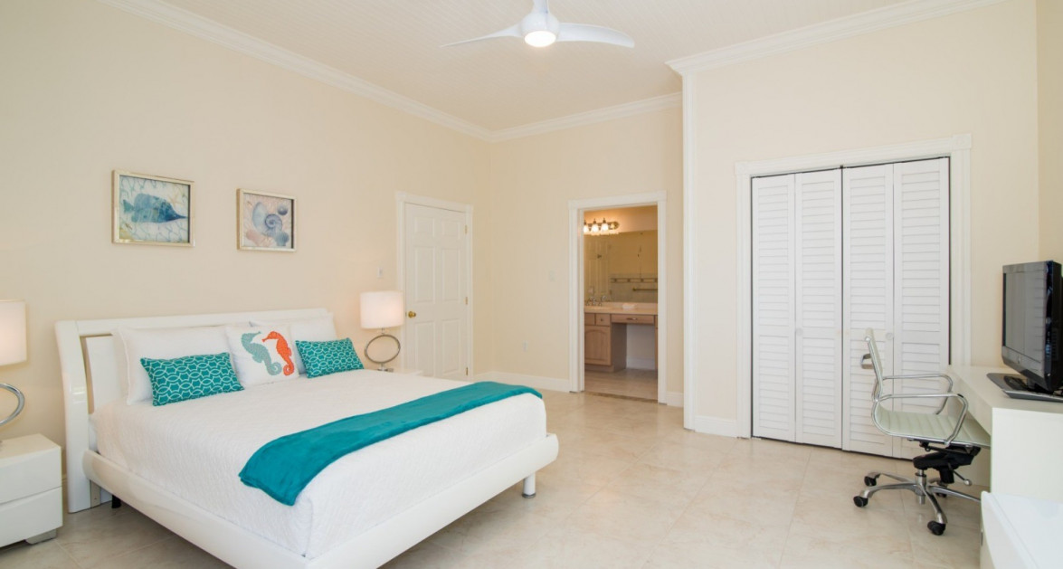 Beachfront Single-Level South Sound Home - Image 9