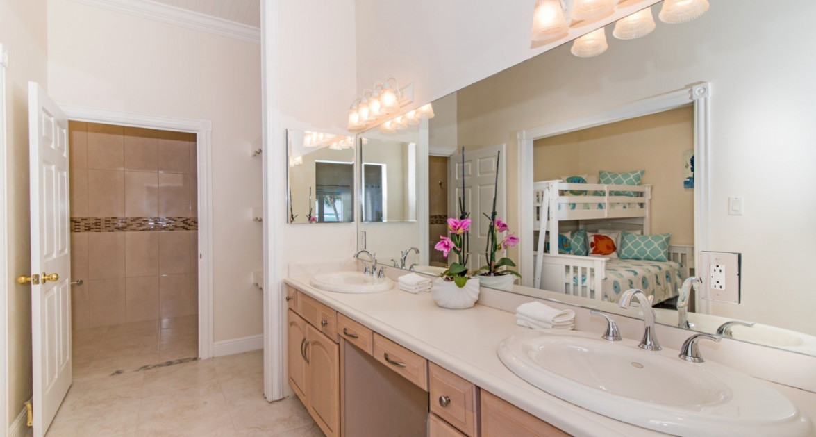 Beachfront Single-Level South Sound Home - Image 10