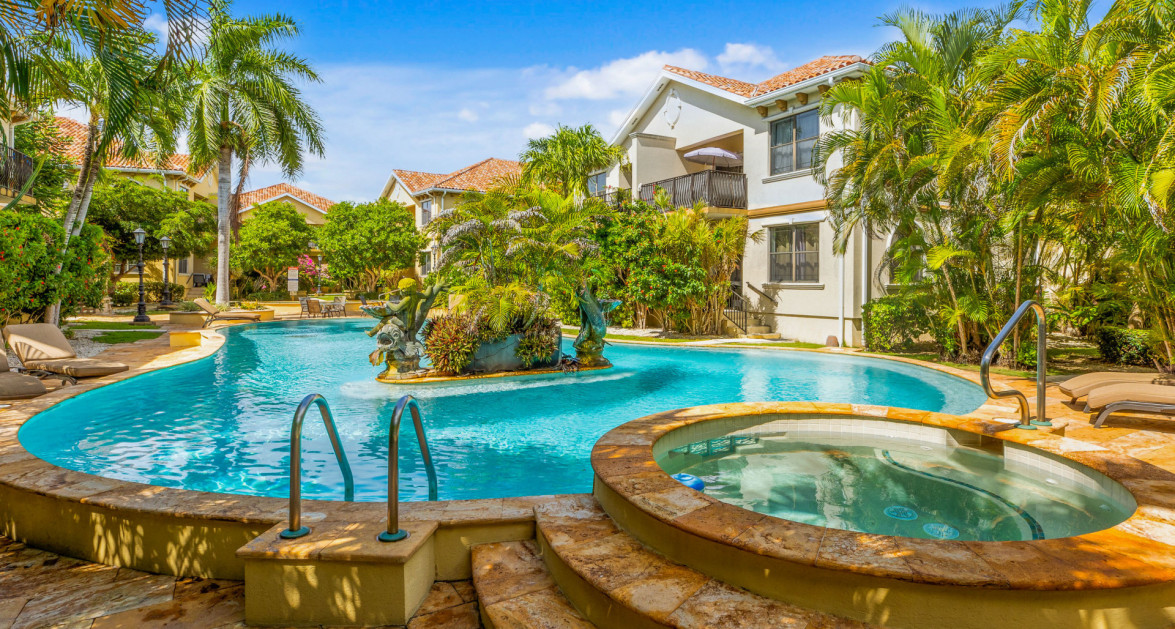 Beautifully Upgraded Lantern Point Condo - Image 14