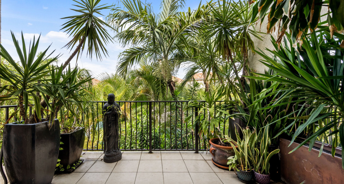 Beautifully Upgraded Lantern Point Condo - Image 12