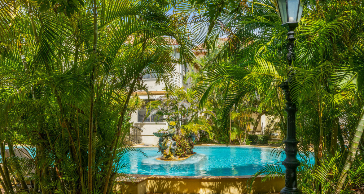 Beautifully Upgraded Lantern Point Condo - Image 13