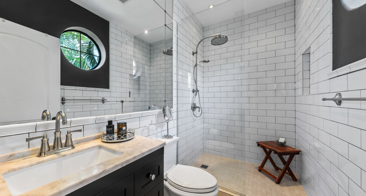 Beautifully Upgraded Lantern Point Condo - Image 11