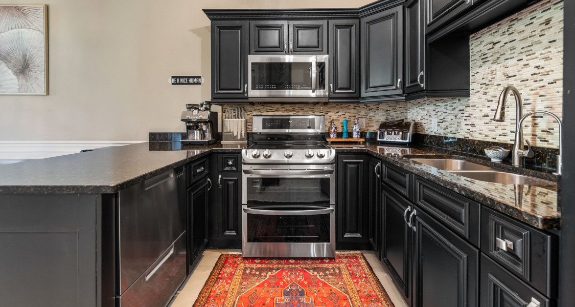 Beautifully Upgraded Lantern Point Condo - Image 6