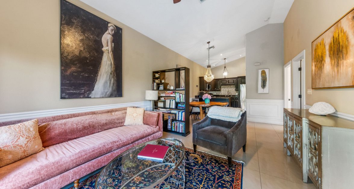 Beautifully Upgraded Lantern Point Condo - Image 1