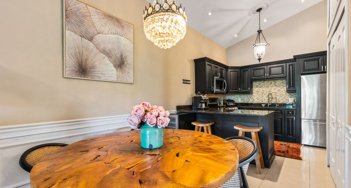 Beautifully Upgraded Lantern Point Condo - Image 3