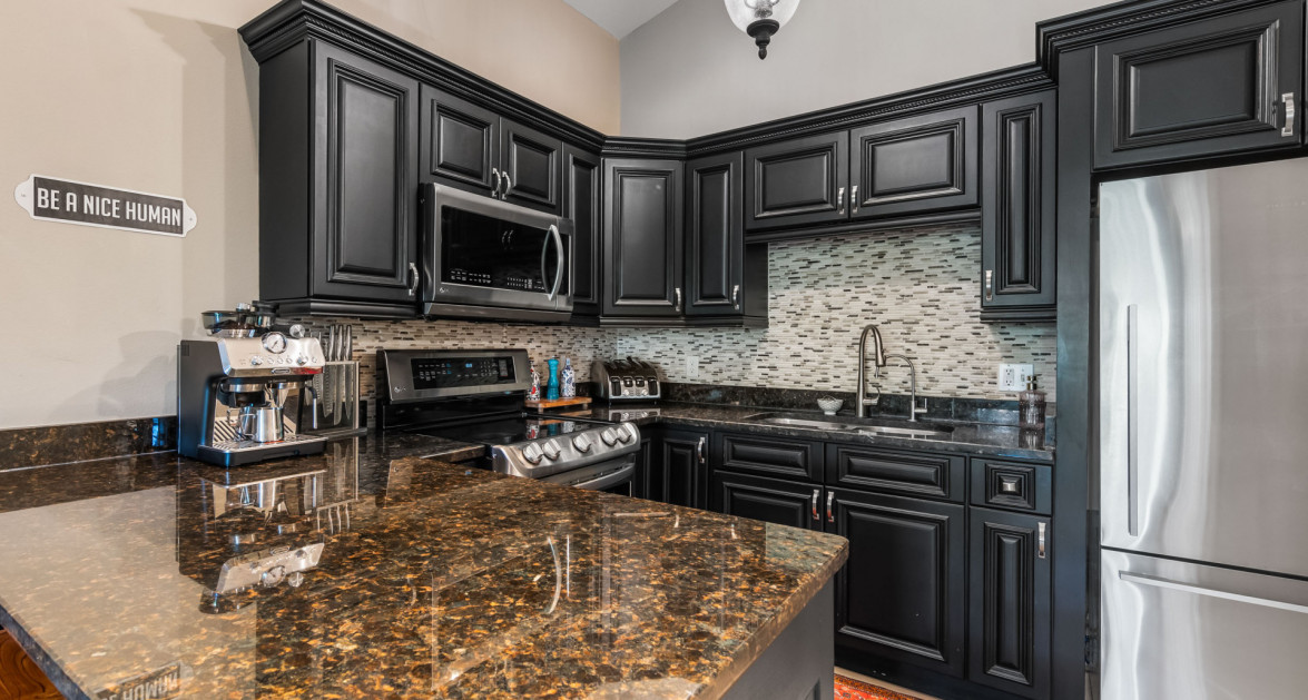 Beautifully Upgraded Lantern Point Condo - Image 4