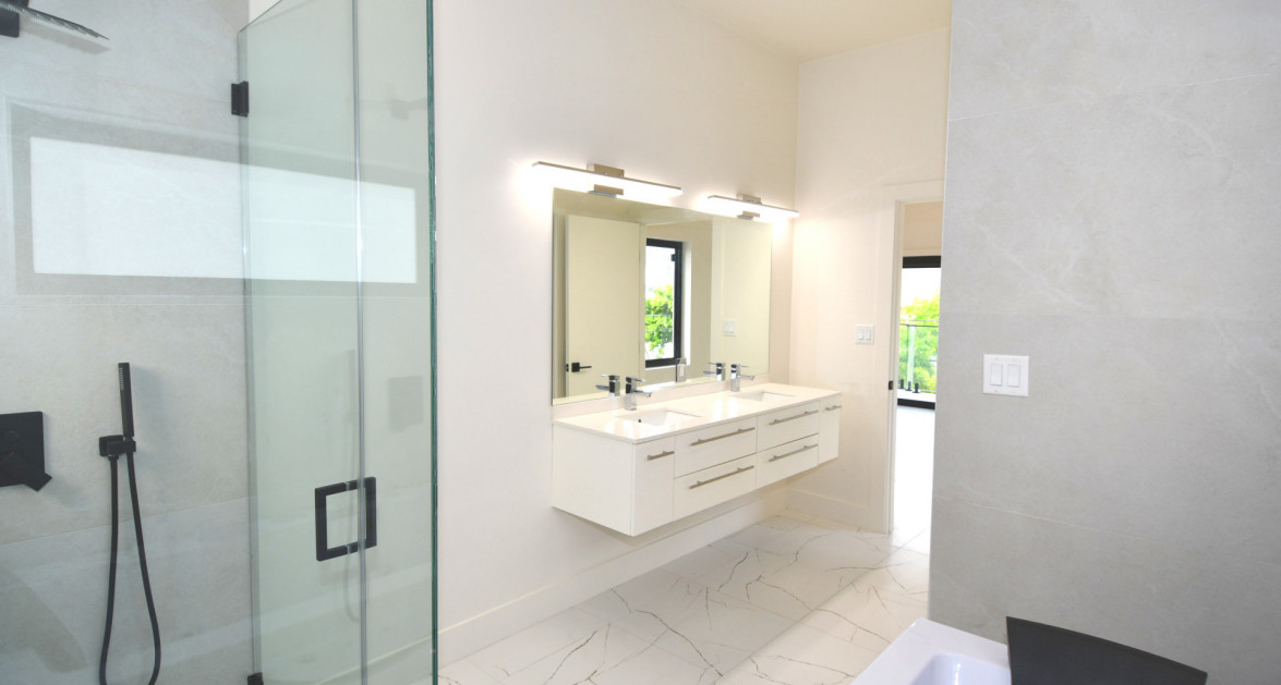 Brand New Luxury Villa - Image 14