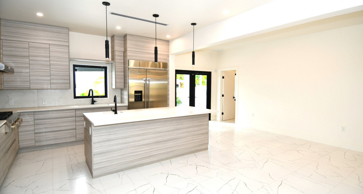 Brand New Luxury Villa - Image 7