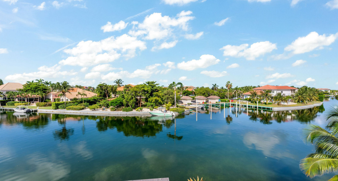 Brand New Vista Del Mar Home - Image 29