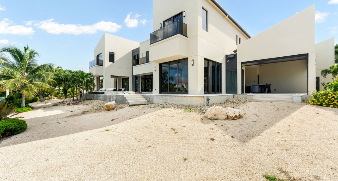 Brand New Vista Del Mar Home - Image 27