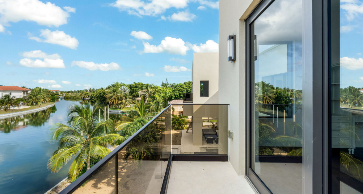 Brand New Vista Del Mar Home - Image 25