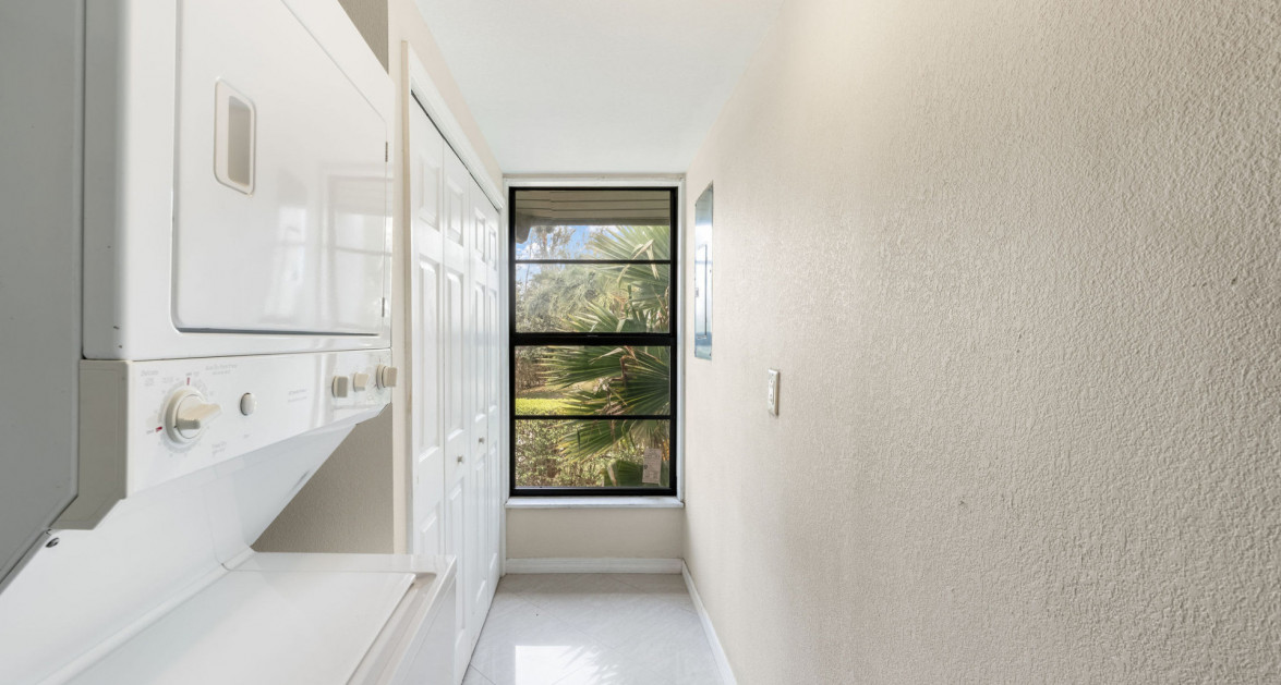 Breezy Pines Top Floor 2 Bed 2 Bath - Image 38