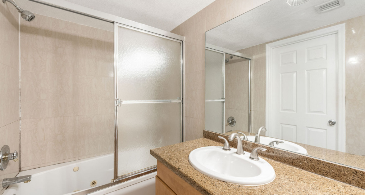 Breezy Pines Top Floor 2 Bed 2 Bath - Image 25