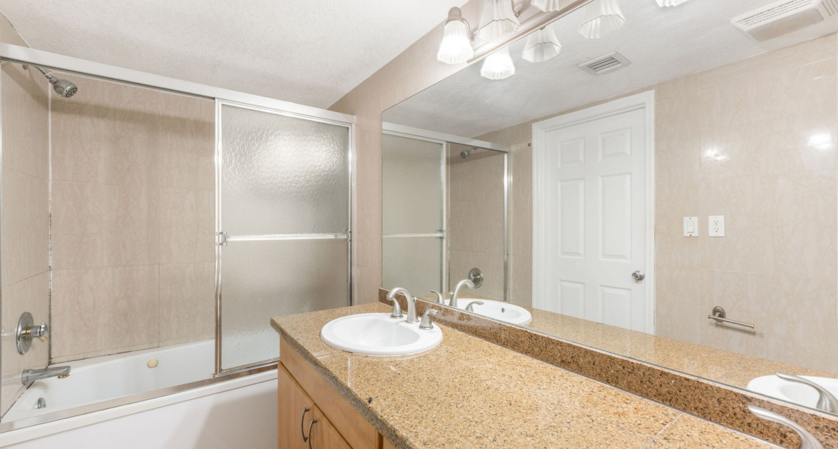 Breezy Pines Top Floor 2 Bed 2 Bath - Image 24