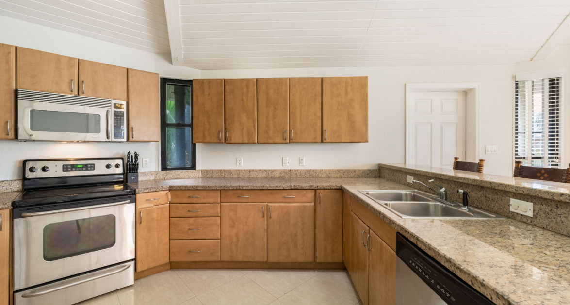 Breezy Pines Top Floor 2 Bed 2 Bath - Image 2