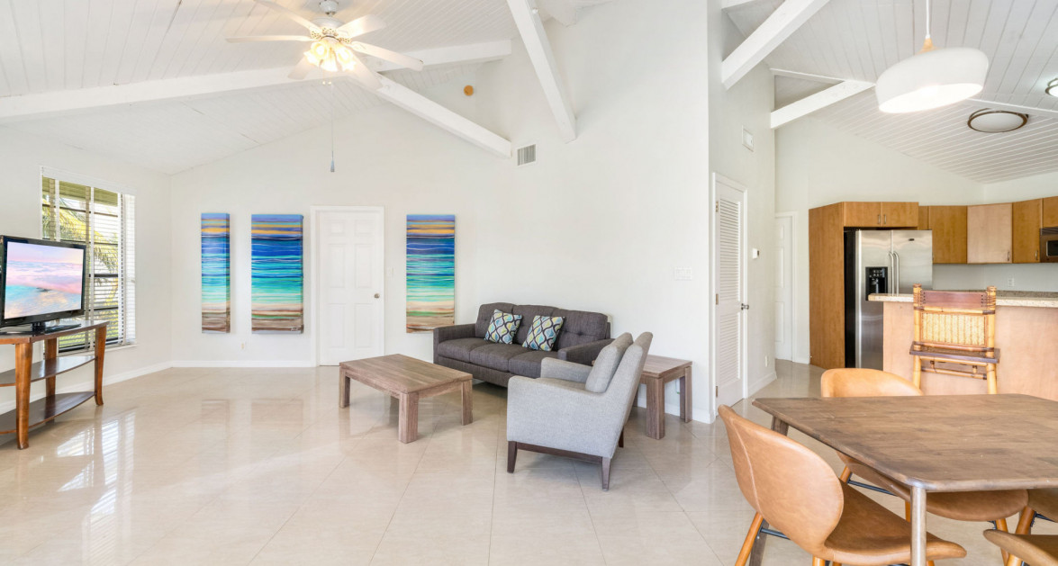 Breezy Pines Top Floor 2 Bed 2 Bath - Image 9