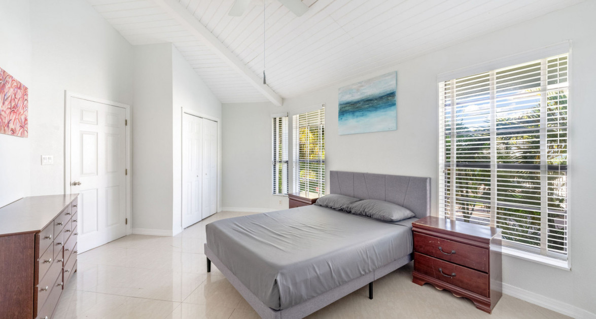 Breezy Pines Top Floor 2 Bed 2 Bath - Image 28