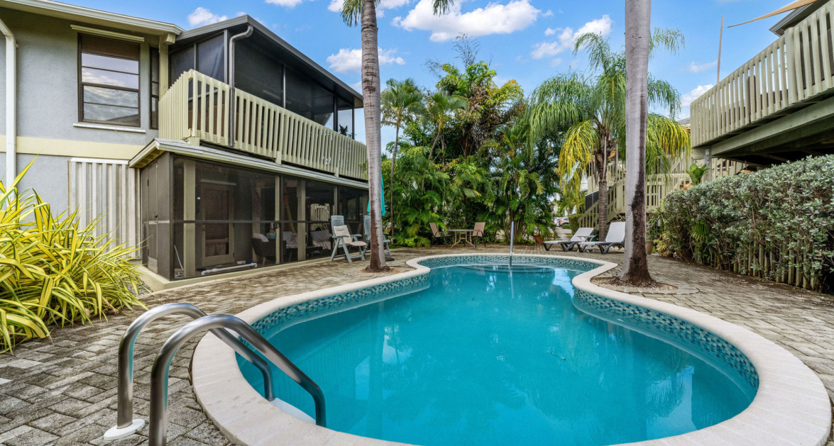 Breezy Pines Top Floor 2 Bed 2 Bath - Image 19