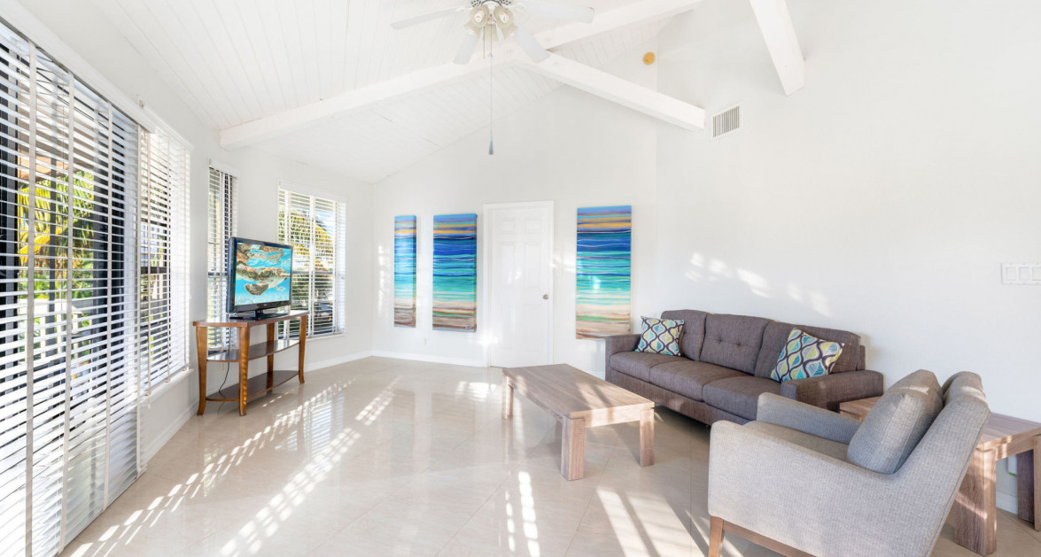 Breezy Pines Top Floor 2 Bed 2 Bath - Image 5