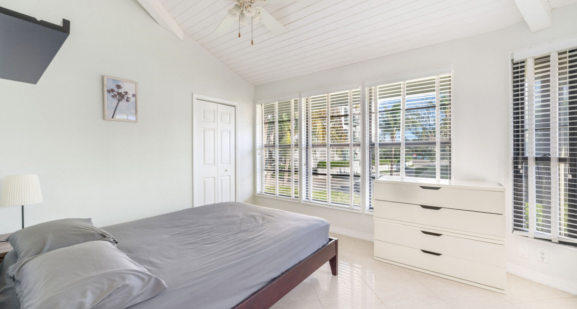 Breezy Pines Top Floor 2 Bed 2 Bath - Image 23