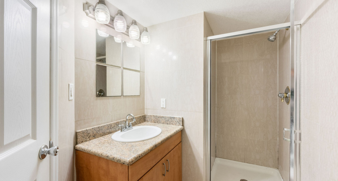 Breezy Pines Top Floor 2 Bed 2 Bath - Image 40