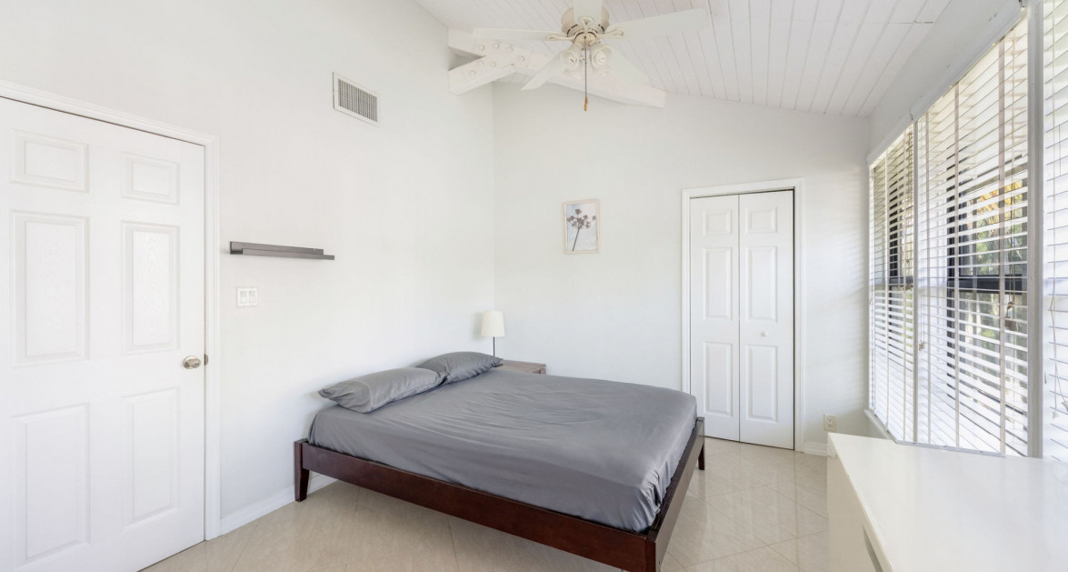 Breezy Pines Top Floor 2 Bed 2 Bath - Image 22