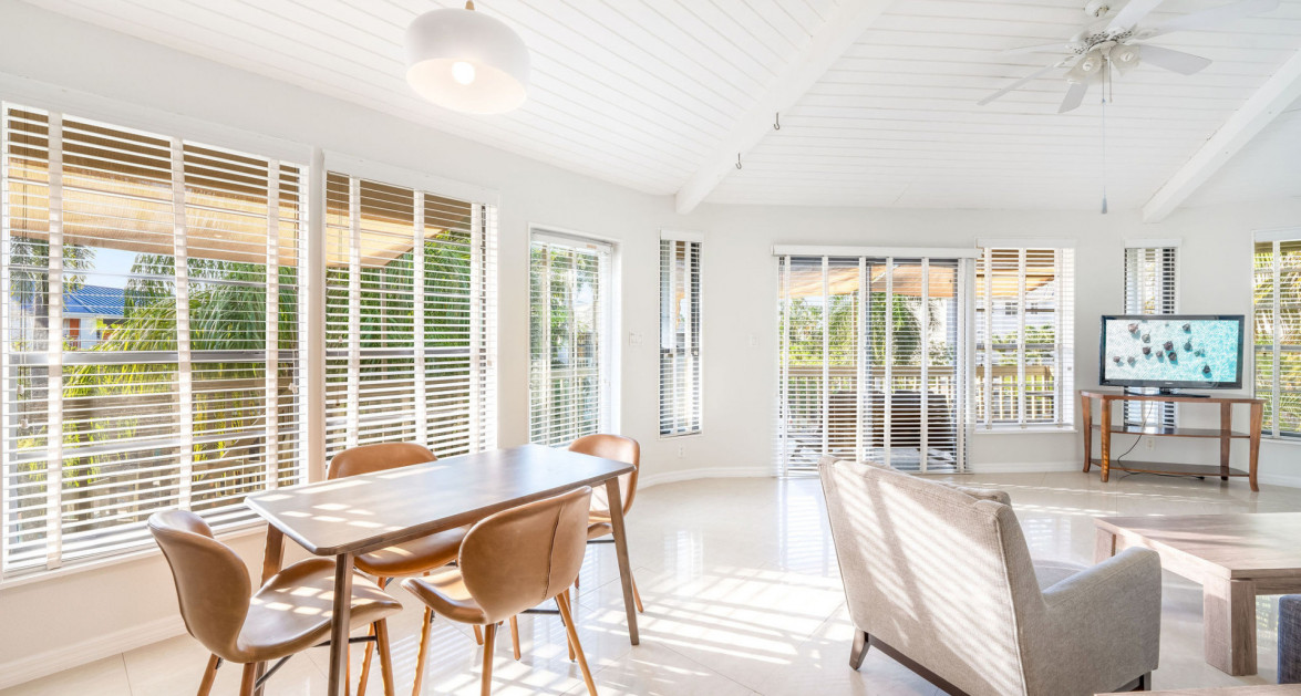 Breezy Pines Top Floor 2 Bed 2 Bath - Image 4