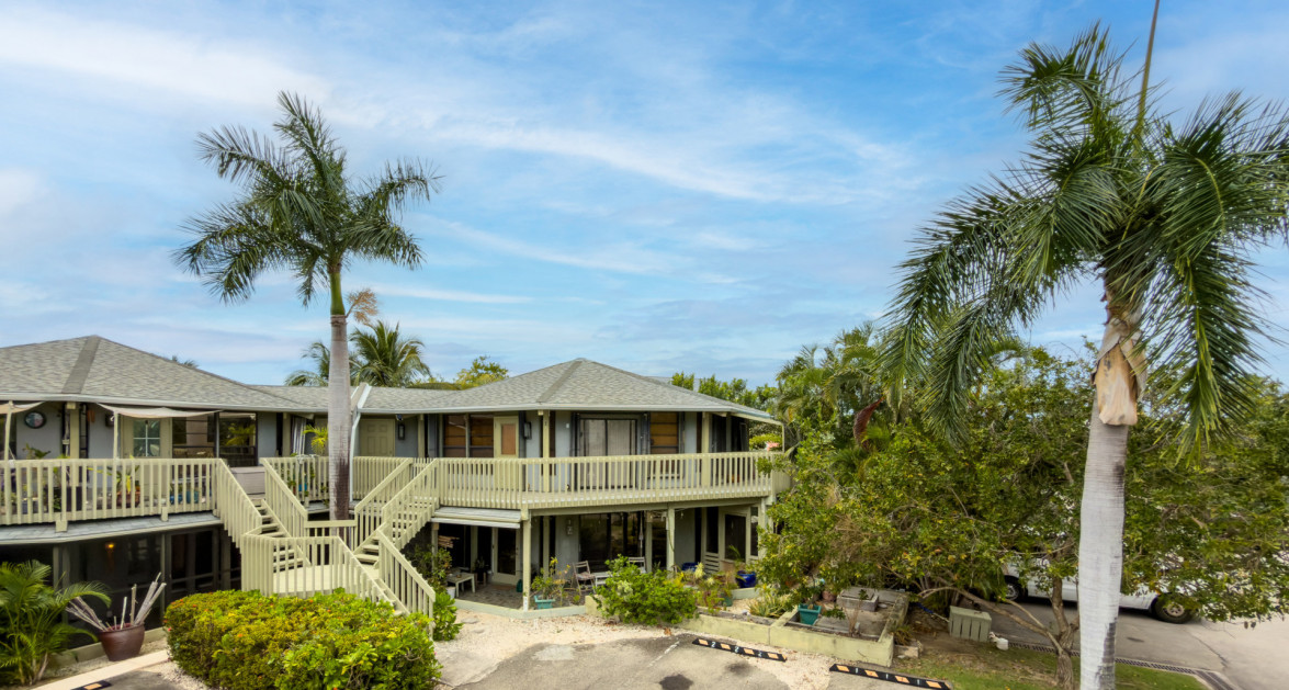 Breezy Pines Top Floor Unit 2 Bed 2 Bath - Image 14