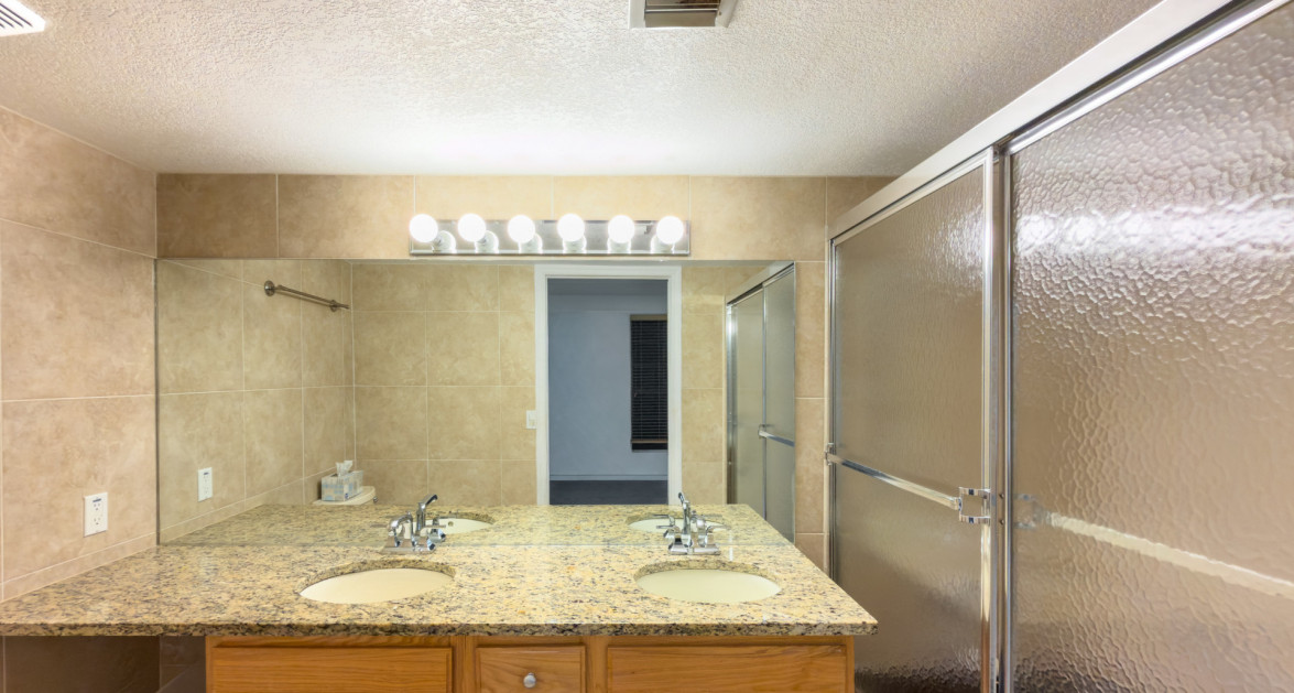 Breezy Pines Top Floor Unit 2 Bed 2 Bath - Image 11