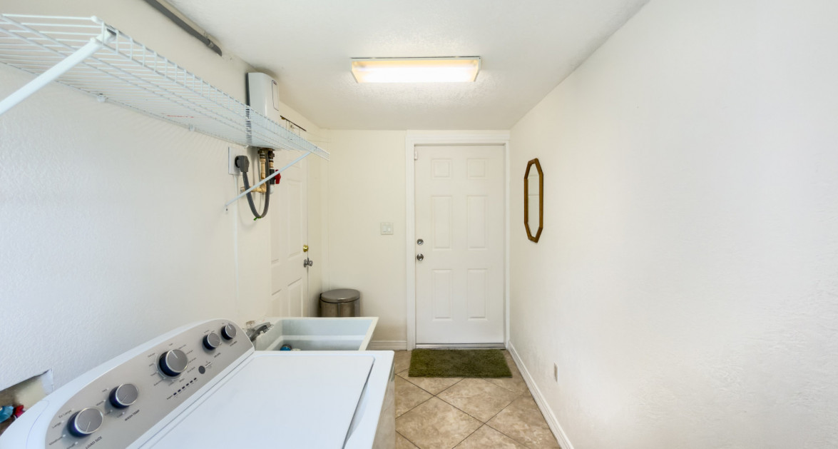 Breezy Pines Top Floor Unit 2 Bed 2 Bath - Image 12