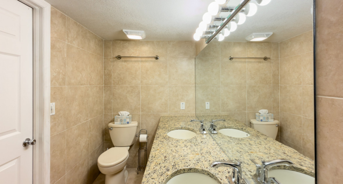 Breezy Pines Top Floor Unit 2 Bed 2 Bath - Image 10