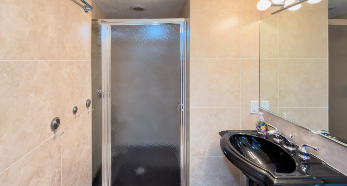 Breezy Pines Top Floor Unit 2 Bed 2 Bath - Image 7