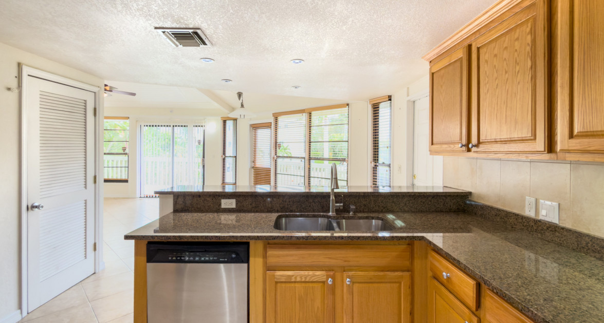 Breezy Pines Top Floor Unit 2 Bed 2 Bath - Image 3