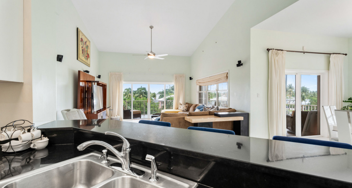 Britannia #630 | Seven Mile Corridor - Spacious Canal Front Living - Image 10