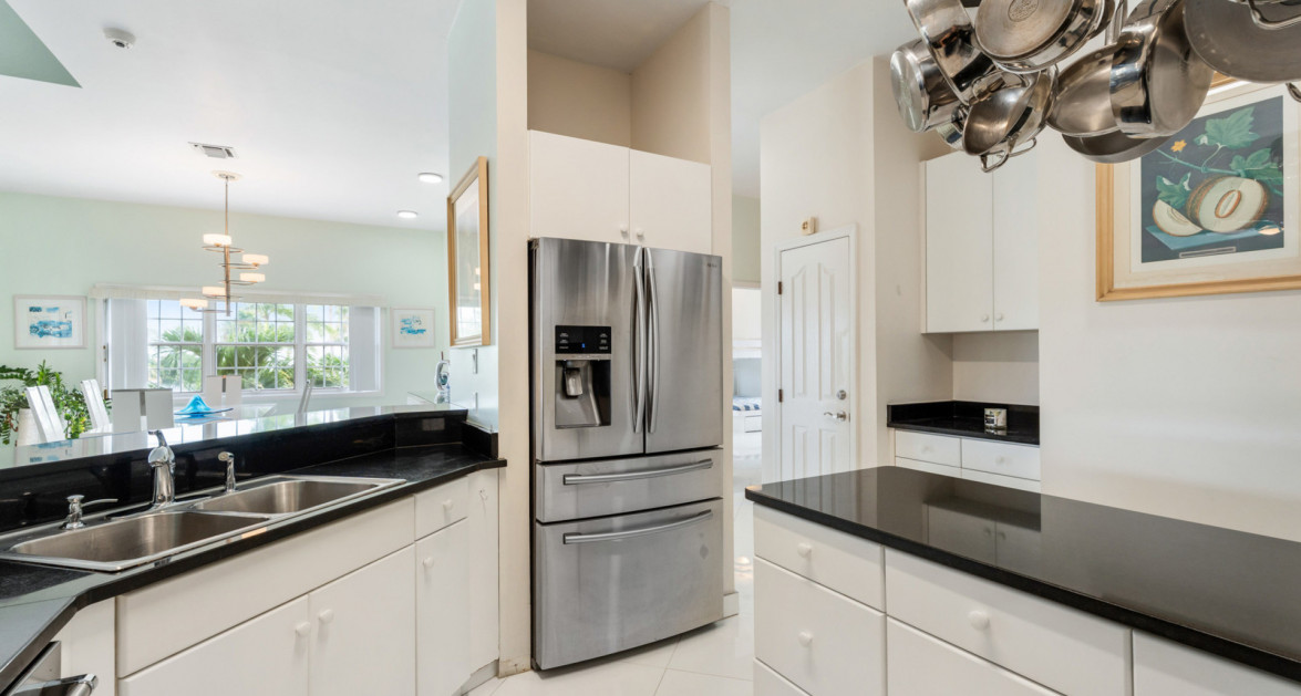 Britannia #630 | Seven Mile Corridor - Spacious Canal Front Living - Image 9