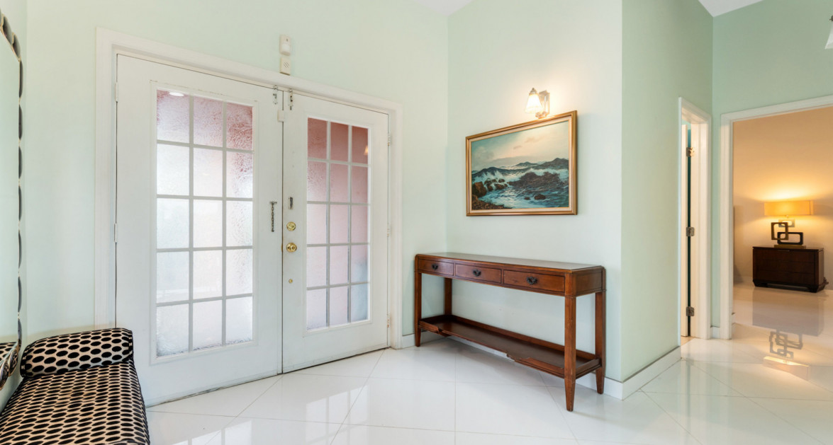 Britannia #630 | Seven Mile Corridor - Spacious Canal Front Living - Image 1