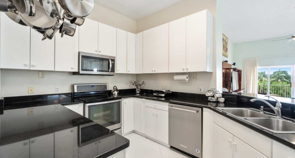 Britannia #630 | Seven Mile Corridor - Spacious Canal Front Living - Image 6