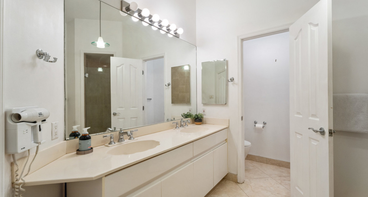 Britannia #630 | Seven Mile Corridor - Spacious Canal Front Living - Image 23