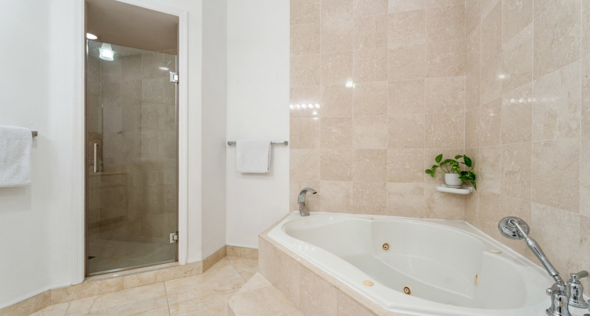 Britannia #630 | Seven Mile Corridor - Spacious Corner Unit Canal Front Condo - Image 24