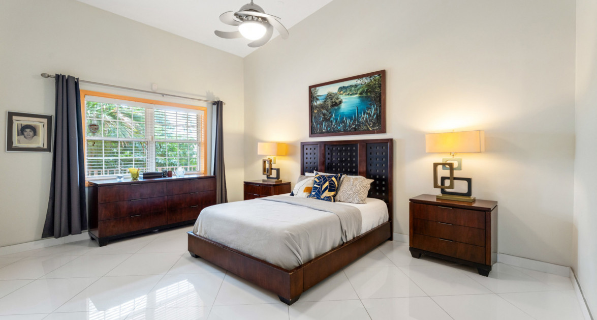 Britannia #630 | Seven Mile Corridor - Spacious Corner Unit Canal Front Condo - Image 27