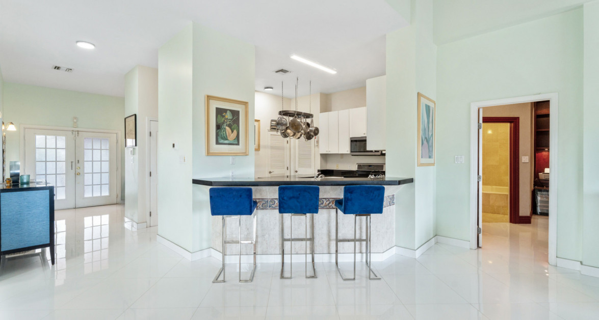 Britannia #630 | Seven Mile Corridor - Spacious Corner Unit Canal Front Condo - Image 15