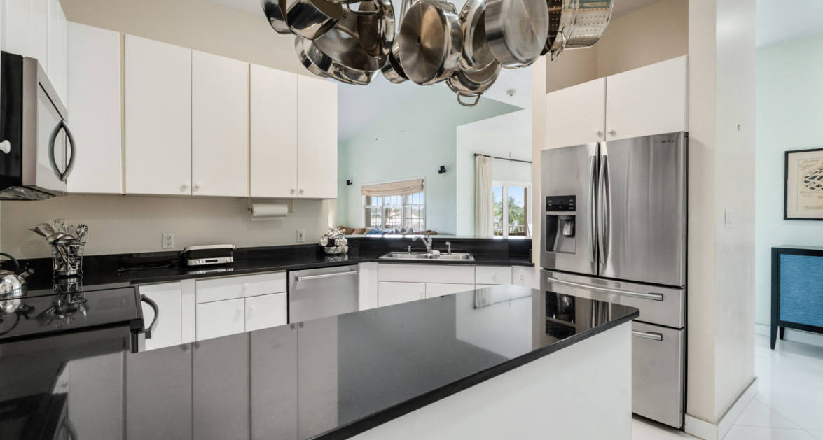 Britannia #630 | Seven Mile Corridor - Spacious Corner Unit Canal Front Condo - Image 7