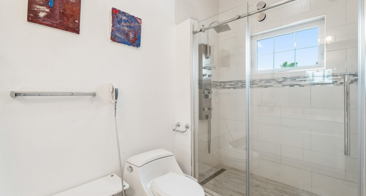 Britannia #630 | Seven Mile Corridor - Spacious Corner Unit Canal Front Condo - Image 31