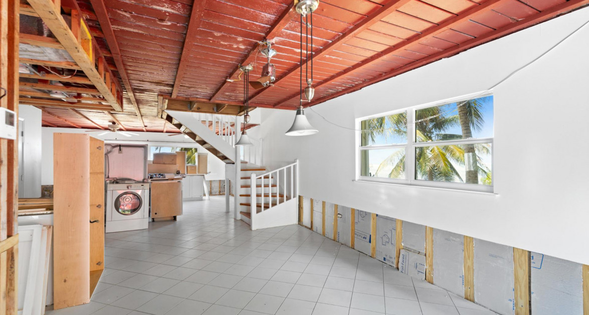 BY THE SEA #7 | SOUTH SOUND – OCEANFRONT END UNIT WITH RENOVATION REQUIRED - Image 19