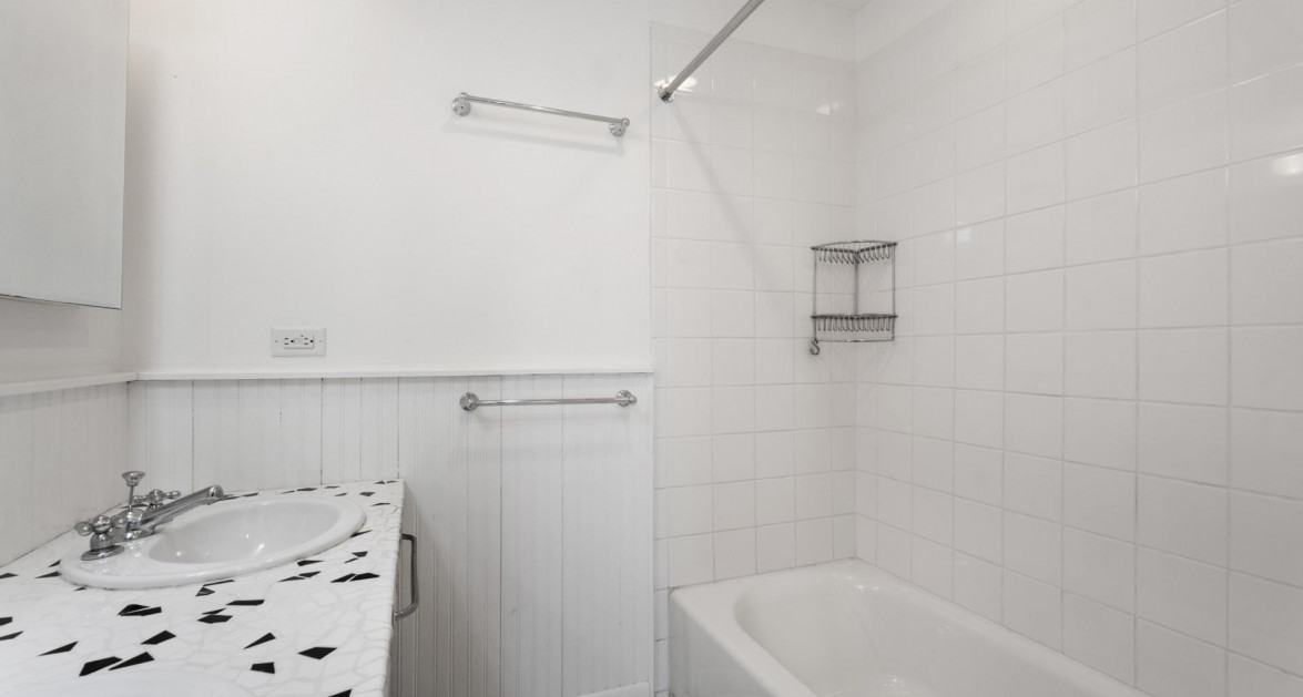BY THE SEA #7 | SOUTH SOUND – OCEANFRONT END UNIT WITH RENOVATION REQUIRED - Image 10