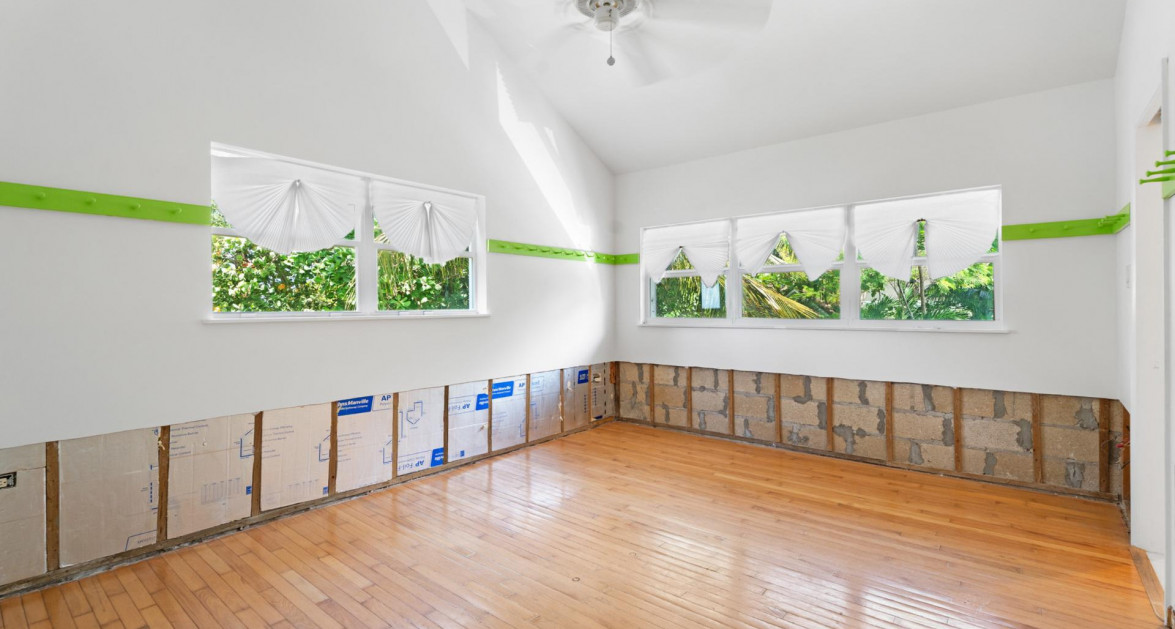 BY THE SEA #7 | SOUTH SOUND – OCEANFRONT END UNIT WITH RENOVATION REQUIRED - Image 13