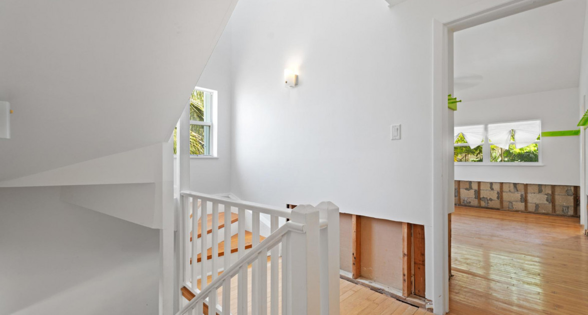 BY THE SEA #7 | SOUTH SOUND – OCEANFRONT END UNIT WITH RENOVATION REQUIRED - Image 12