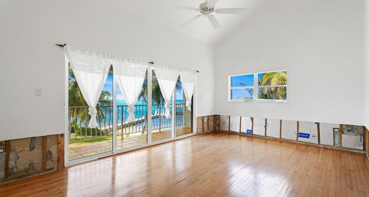 BY THE SEA #7 | SOUTH SOUND – OCEANFRONT END UNIT WITH RENOVATION REQUIRED - Image 5
